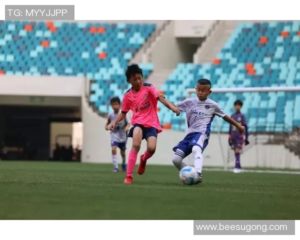 武汉奥体中心足球明星闪耀赛场展现激情与荣耀的精彩瞬间